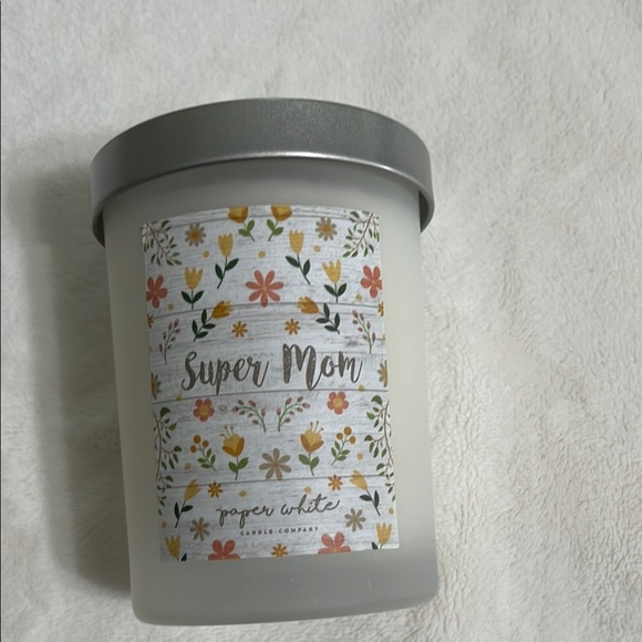 Paper white Elegant White Scented Candle with Silver Lid - Picture 1 of 4